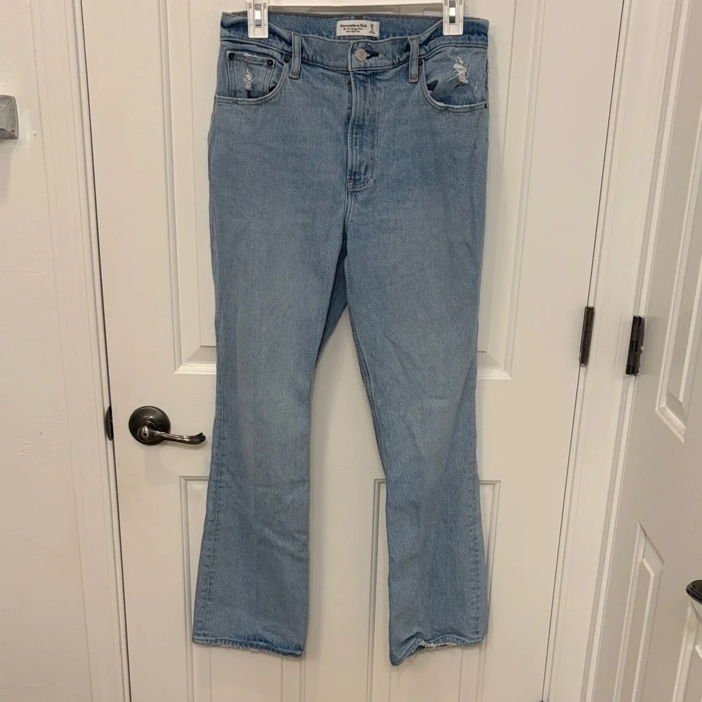 Abercrombie & Fitch The ‘70s Vintage Flare Ultra High Rise Jeans - Picture 2 of 5